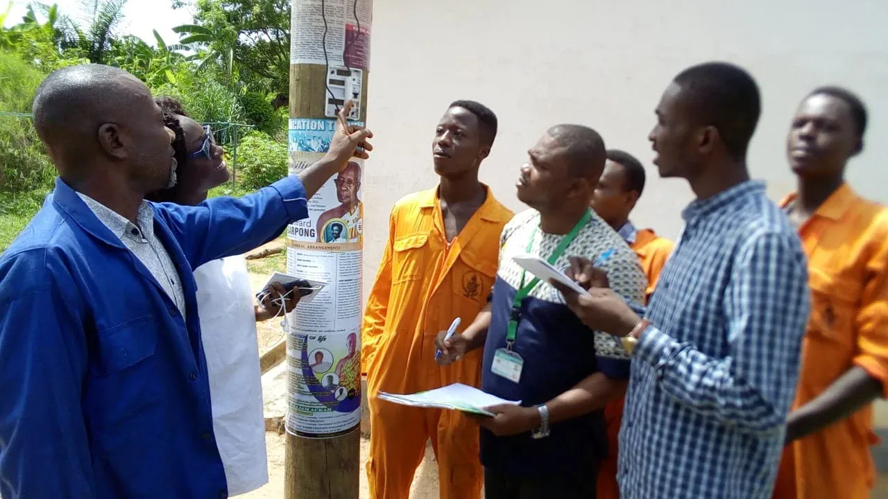 Instructor explaining a pole-mounted installation to a group of trainees